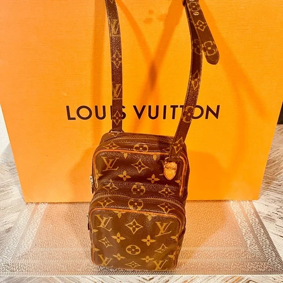 Louis Vuitton Brown Monogram Men's crossbody bag - Picture 4 of 16